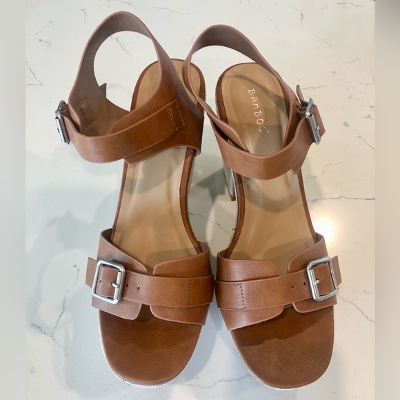 NWOT! Adorable Block Heels (Size 10) - Picture 4 of 6